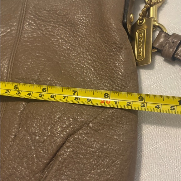 VTG Coach Taupe Pebbled Pleated Leather Crossbody  handbag w/brass accents Y2K - Picture 9 of 12